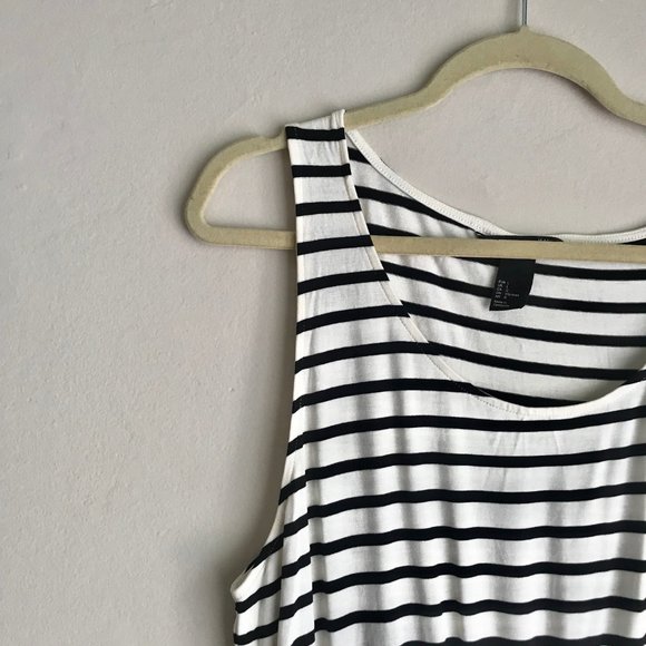 H&M / Back and White Stripe Jersey Style Dress - Picture 3 of 9